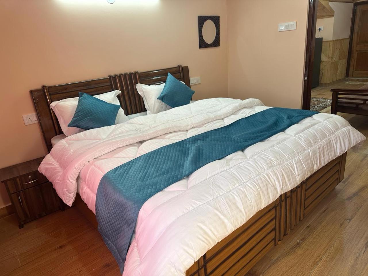 Nav Nidhi B&B Шимла Экстерьер фото